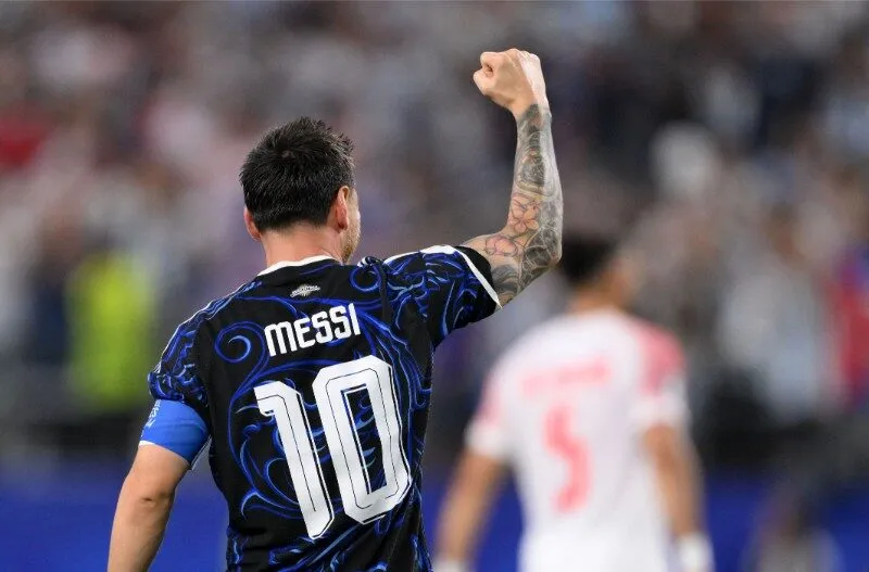Messi đặt mục tiêu bảo vệ danh hiệu